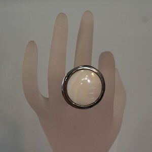 Statement Ring Button Style Size 8 Ring Silver Tone Faux Mother Of Pearl